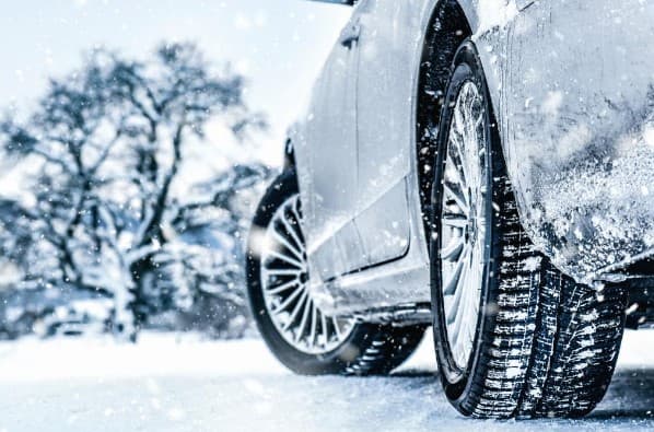 Pneus neige/hiver : quand les utiliser, quelle utilité sur route enneigée?  - Envie de Queyras