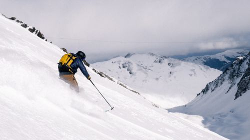 ski-hors-piste-poudreuse