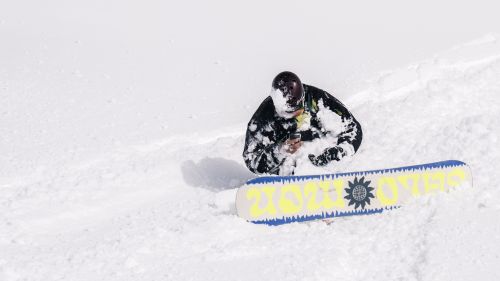 snowboard-poudreuse