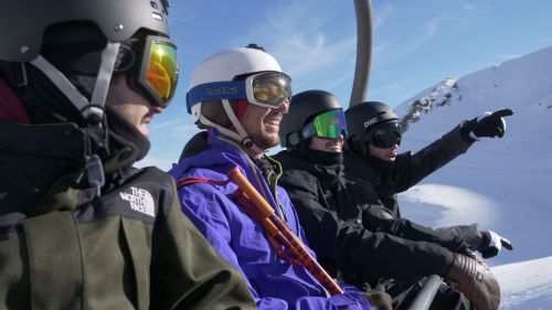 telesieges-skieurs-pyrenees