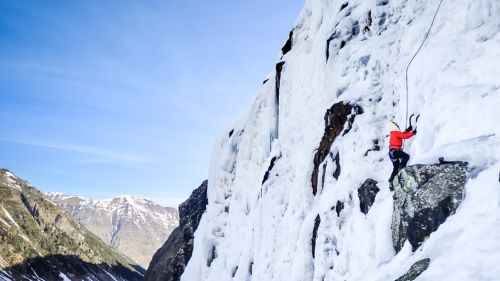 cascade-glace-pyrenees