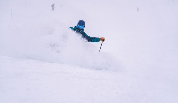 ski-poudreuse-pyrenees