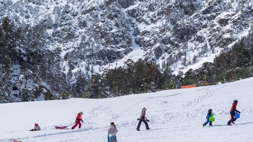 enfant-remonte-luge