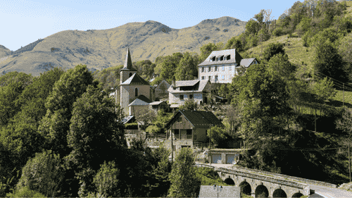 village dans les Pyrénées
