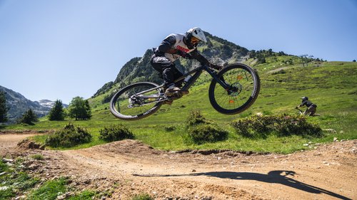 VTT en bike park dans les Pyrénées
