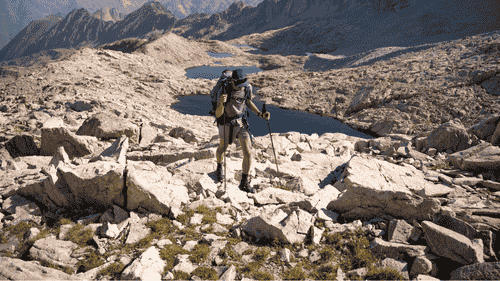 Randonnée au bord d’un lac dans la Réserve naturelle du Néouvielle