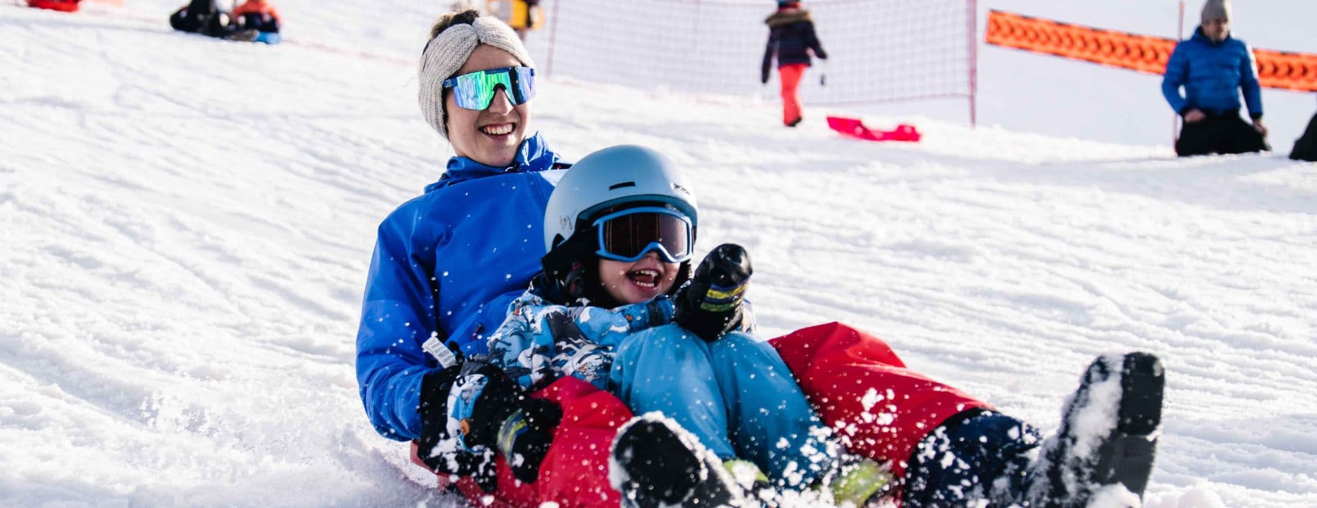 famille-vacances-ski-luge