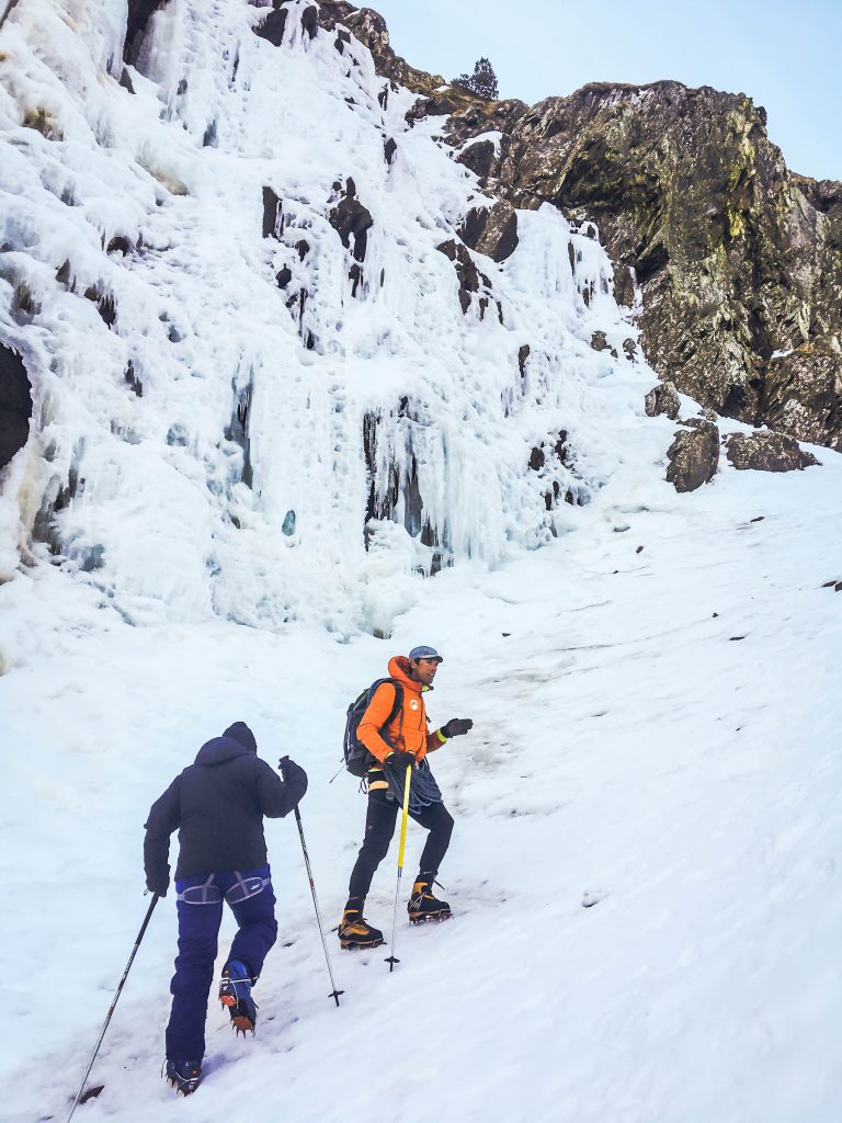 raquettes jusqu a la cascade de glace a piau engaly raquettes jusqu a la cascade de glace a piau engaly