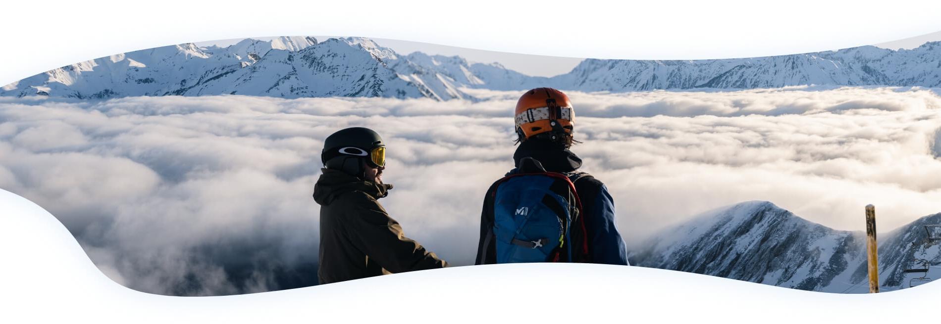skieurs devant paysage sous nuages presentation domaine skiable luz ardiden