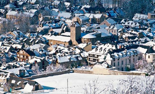 village luz saint sauveur enneigé presentation luz saint sauveur