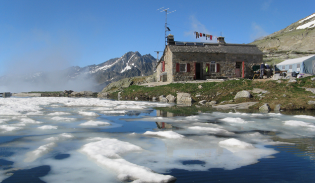 refuge d arremoulit pyrenees