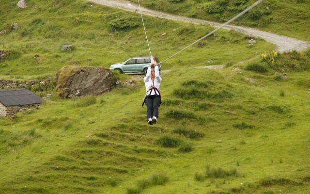 tyrolienne en été à gourette n'py tyrolienne en été à gourette n'py