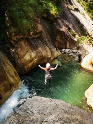 canyoning en été à gourette n'py