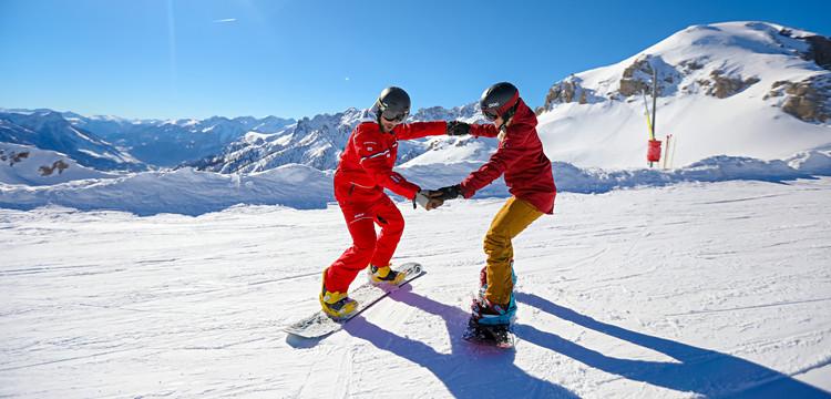 moniteur et élève cours snowboard peyresourde