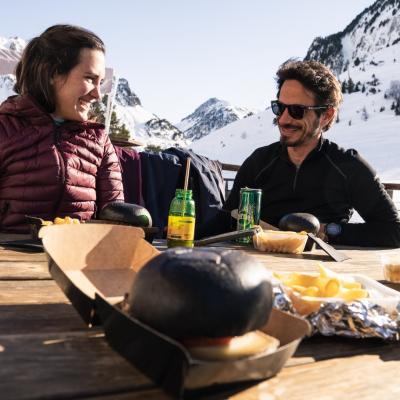 La Laquette, cuisine française d’un côté, Snack de l’autre.