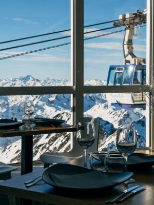 Manger en haut du Pic du Midi